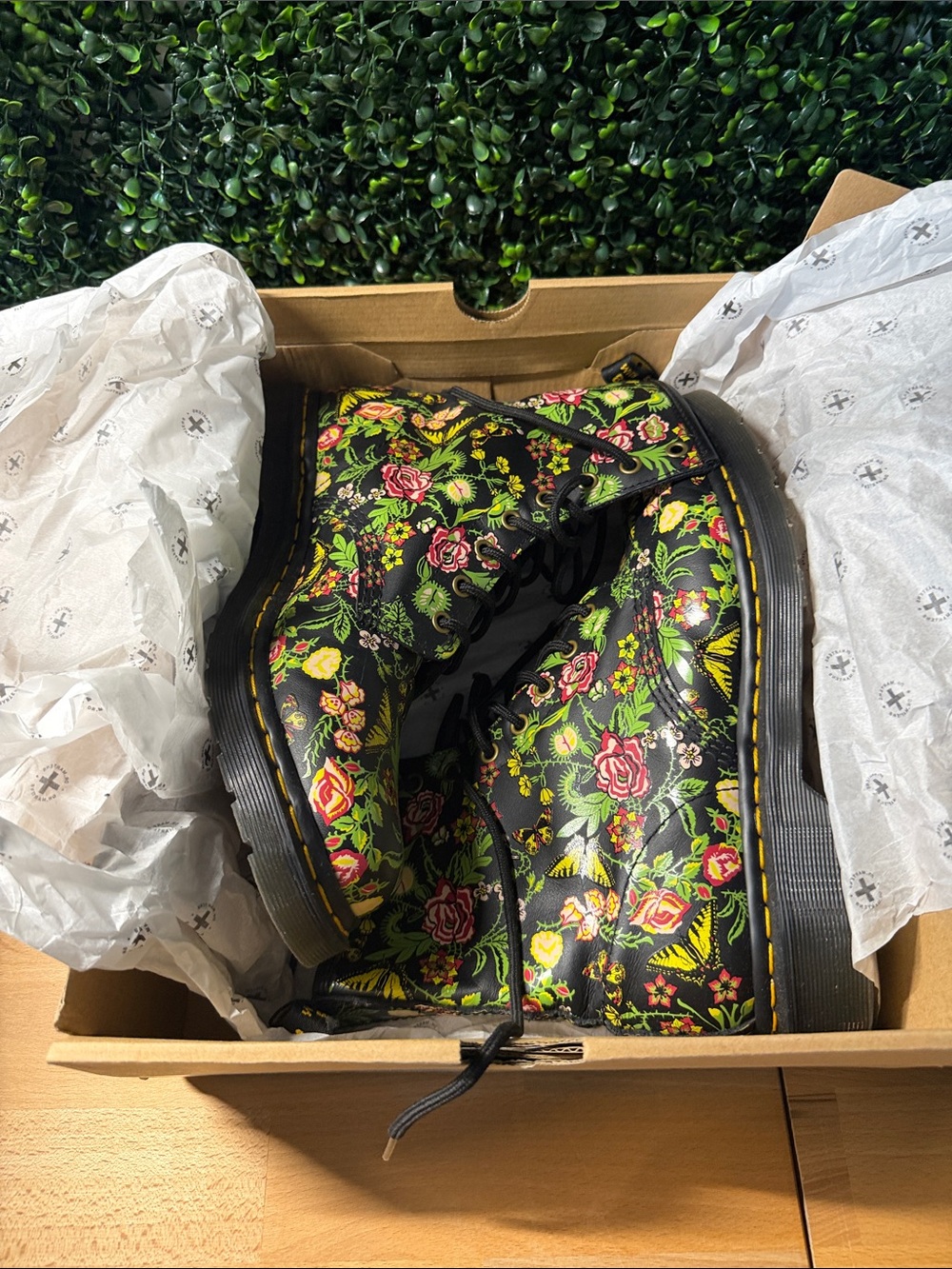 Dr. Martens 1460 Bloom Floral Lace-Up Boots - Black with Rose Print NIB 11